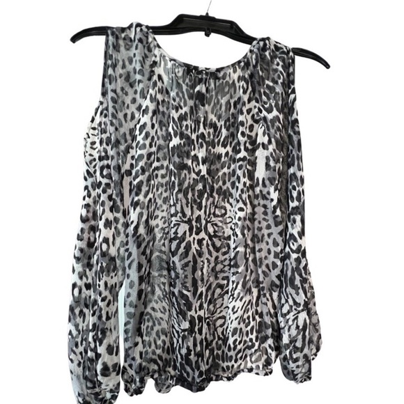 Inc Snow Leopard Long Sleeve Surplice Blouse Size 4 100% Polyester - Picture 4 of 9